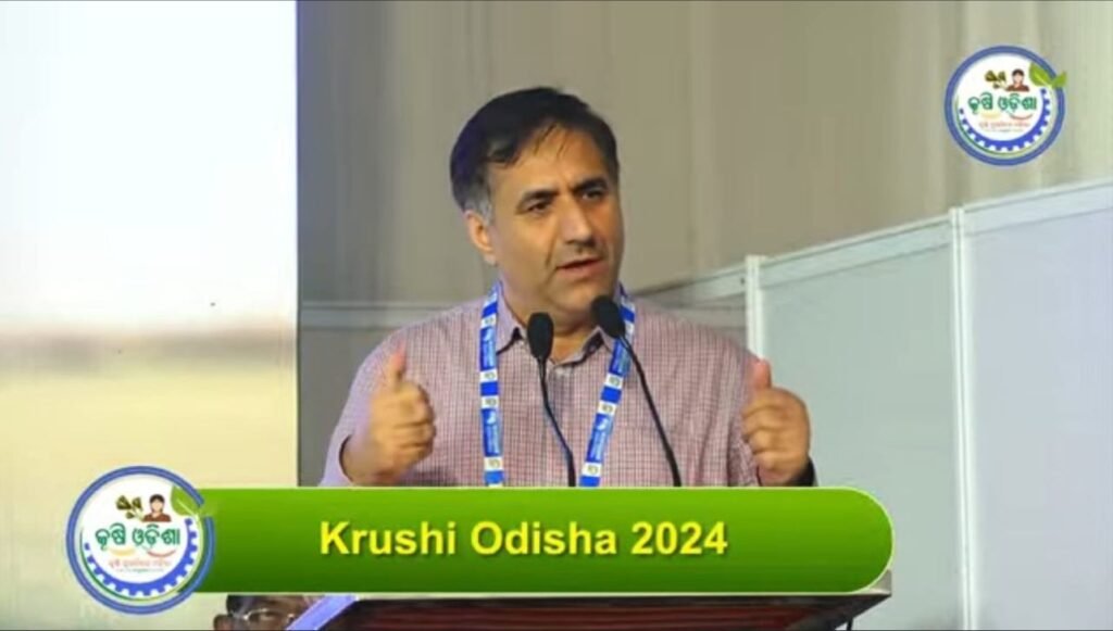 Dr. Manzoor Hussain Dar speaking at the Krushi Odisha 2024 event, presenting his work on agricultural innovations and farmer adoption.