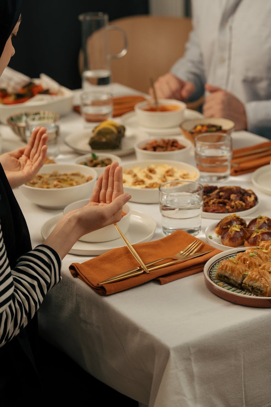 The global halal food industry is experiencing unprecedented growth, with increasing demand not only from Muslim-majority countries but also from diverse, non-Muslim markets worldwide. According to Grand View Research (2022), the halal food market was valued at USD 1.9 trillion in 2021 and is projected to reach USD 3.2 trillion by 2028, with a CAGR of 8.1%. Notably, the consumption of halal products in non-Muslim regions is a significant driver of this expansion.