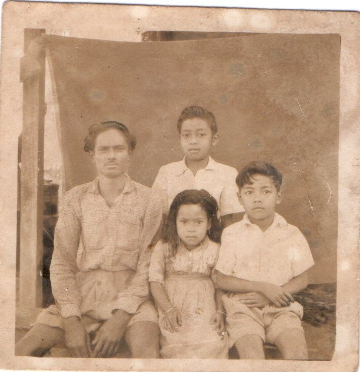 Supkesi Tham with daughters-in-law and grandchildren (Tham Family Archives). -Image courtesy: desichineseproject.com