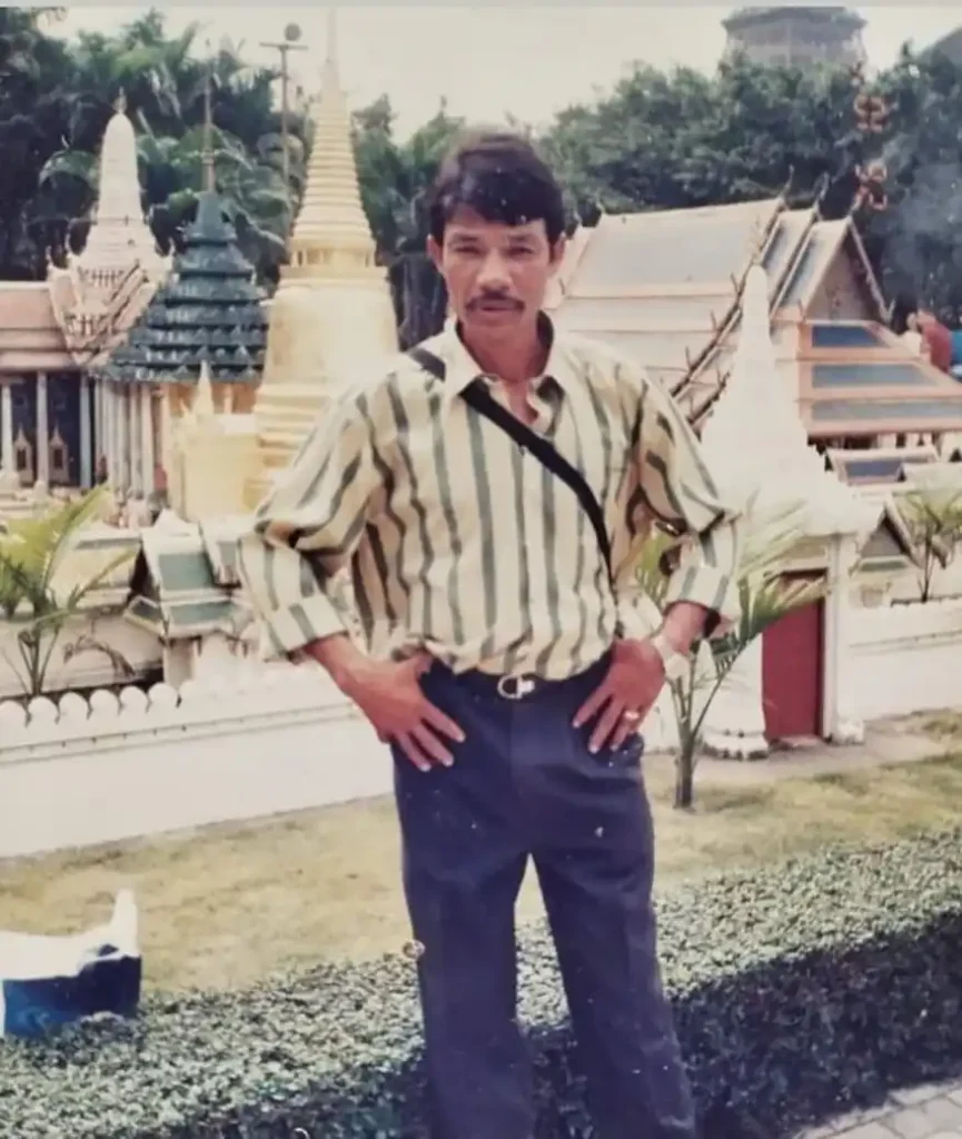 Bina Hu, from Cherekapar, Sivsagar, when he visited China to meet his paternal relatives.
His father was sent back to China after 1962