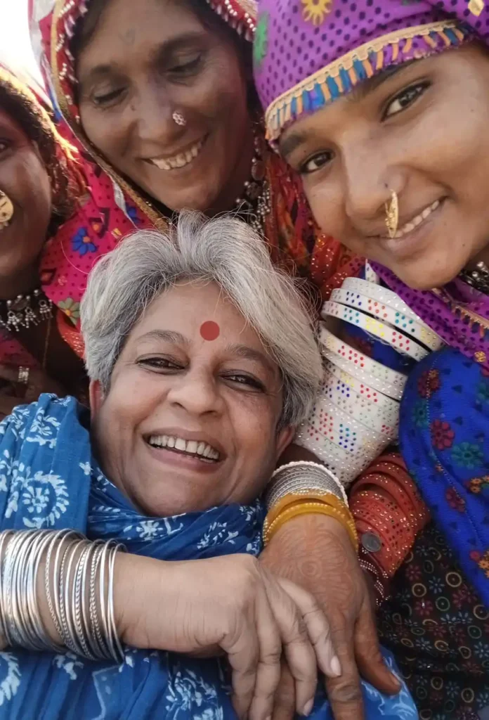 Deepa Krishnan with weavers