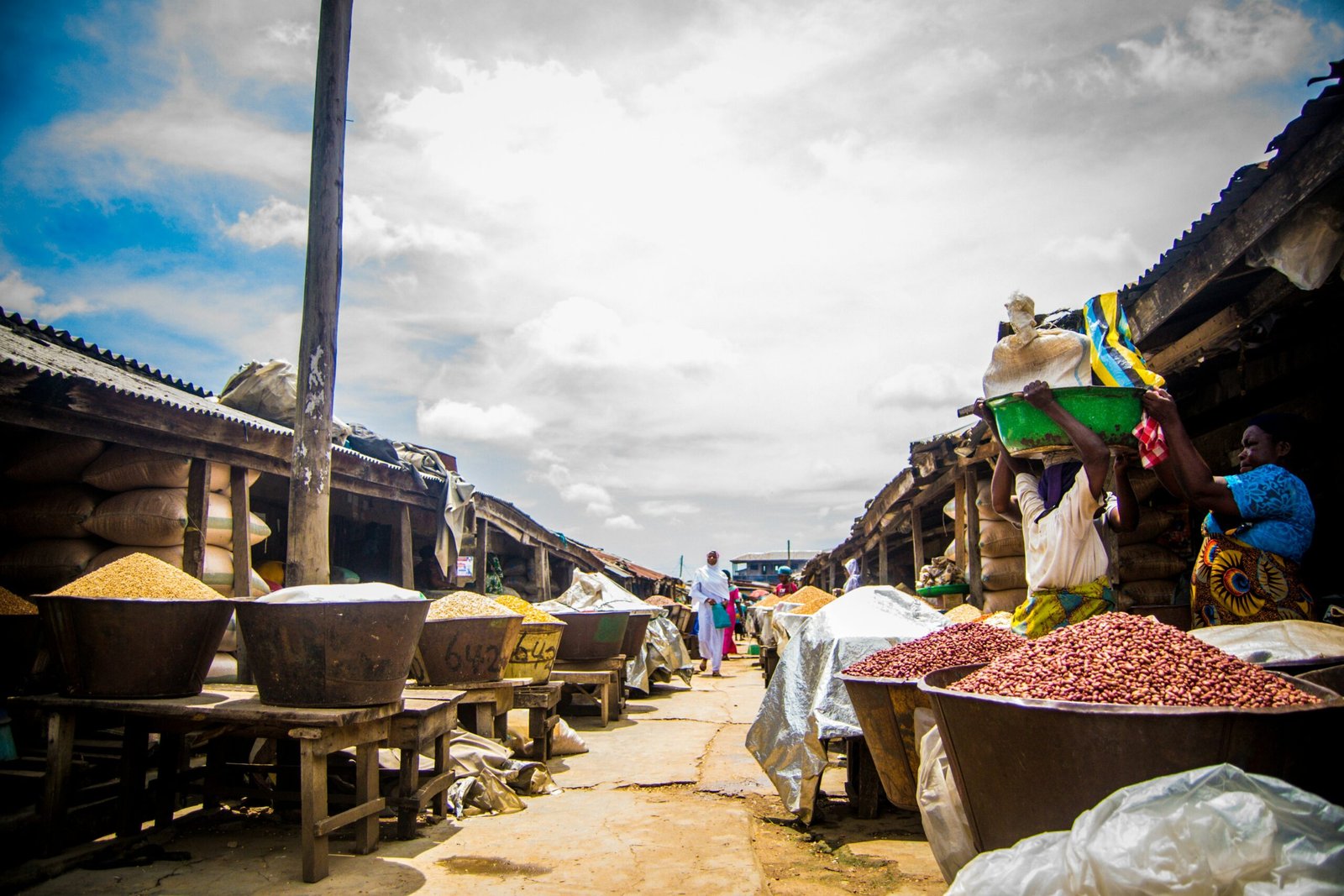 Grain and produce at a Nigerian market