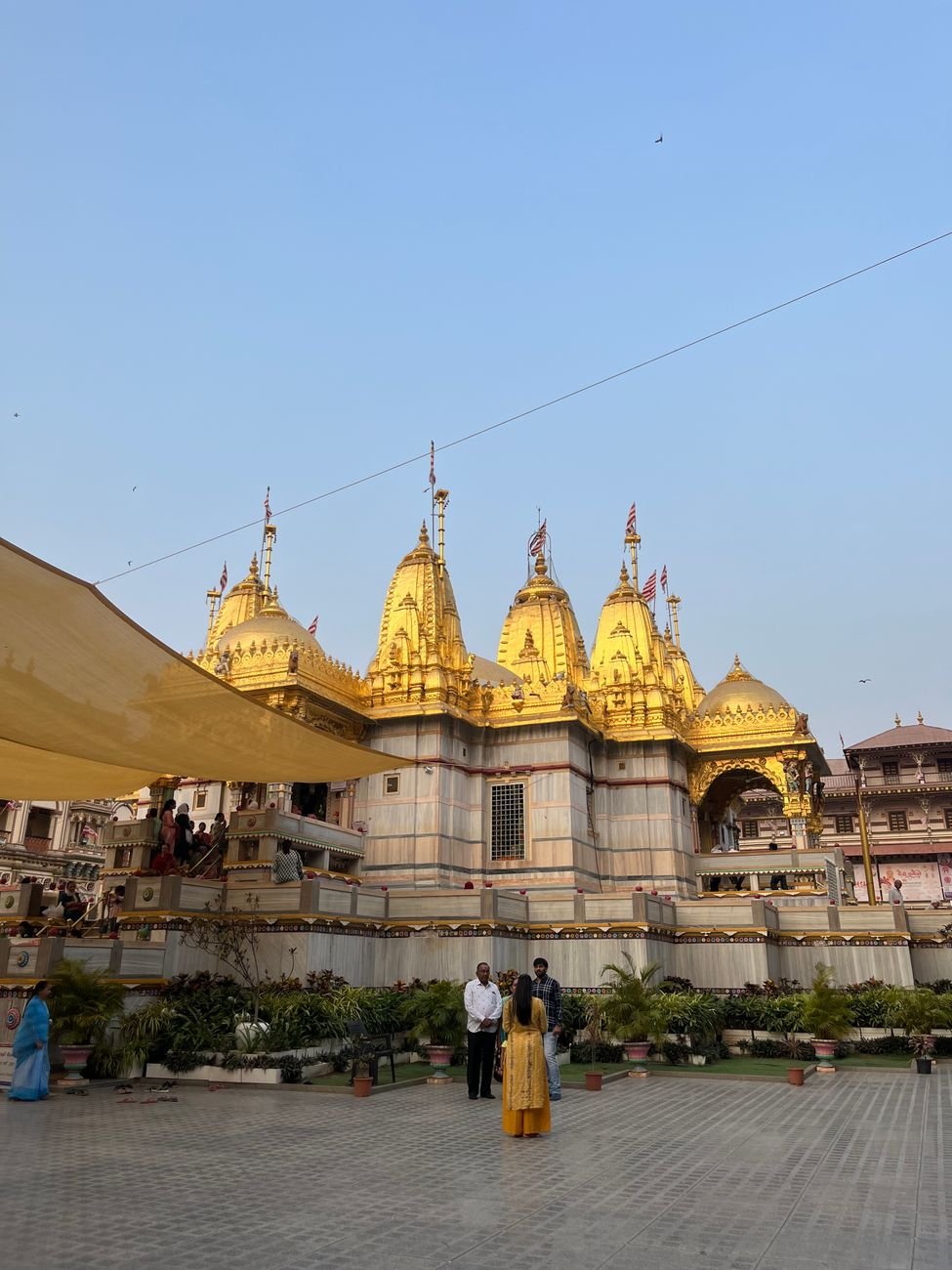 clear sky over shree swaminarayan mandir vadtaldham